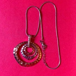 Hammered metal three color pendant statement necklace - NEW